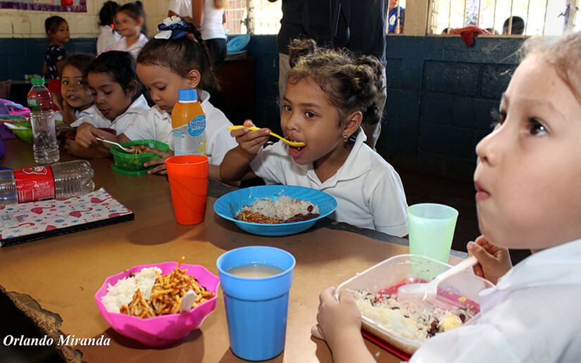 escuelas-niños-lavado-manos